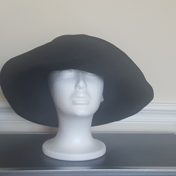 Accessories - ❤️HP❤️Cute black floppy hat!❤